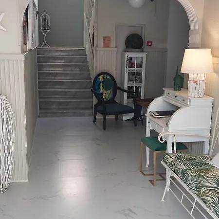 Dionisos Elia アパートホテル パラリア・ディオニショウ