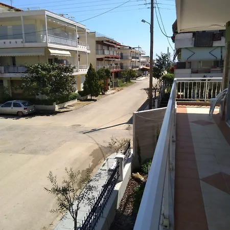 Dionisos Elia アパートホテル